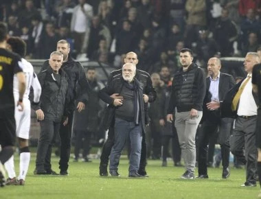 Μέχρι και οι Αμερικανοί ασχολούνται με το ΠΑΟΚ-ΑΕΚ! - «Ελληνικός αγώνας διεκόπη μετά από εισβολή ένοπλου ιδιοκτήτη»